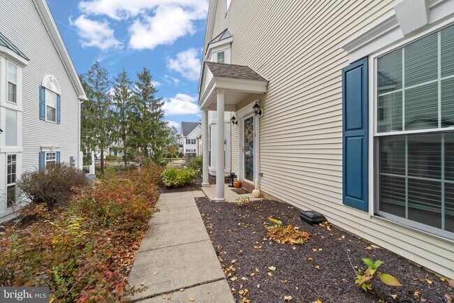 Primary Photo - 221 Lookout Pl