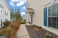 Building Photo - 221 Lookout Pl