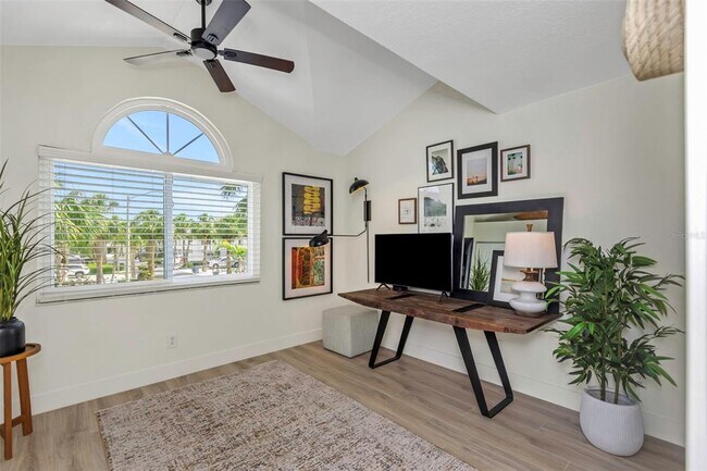Building Photo - 375 Madeira Cir
