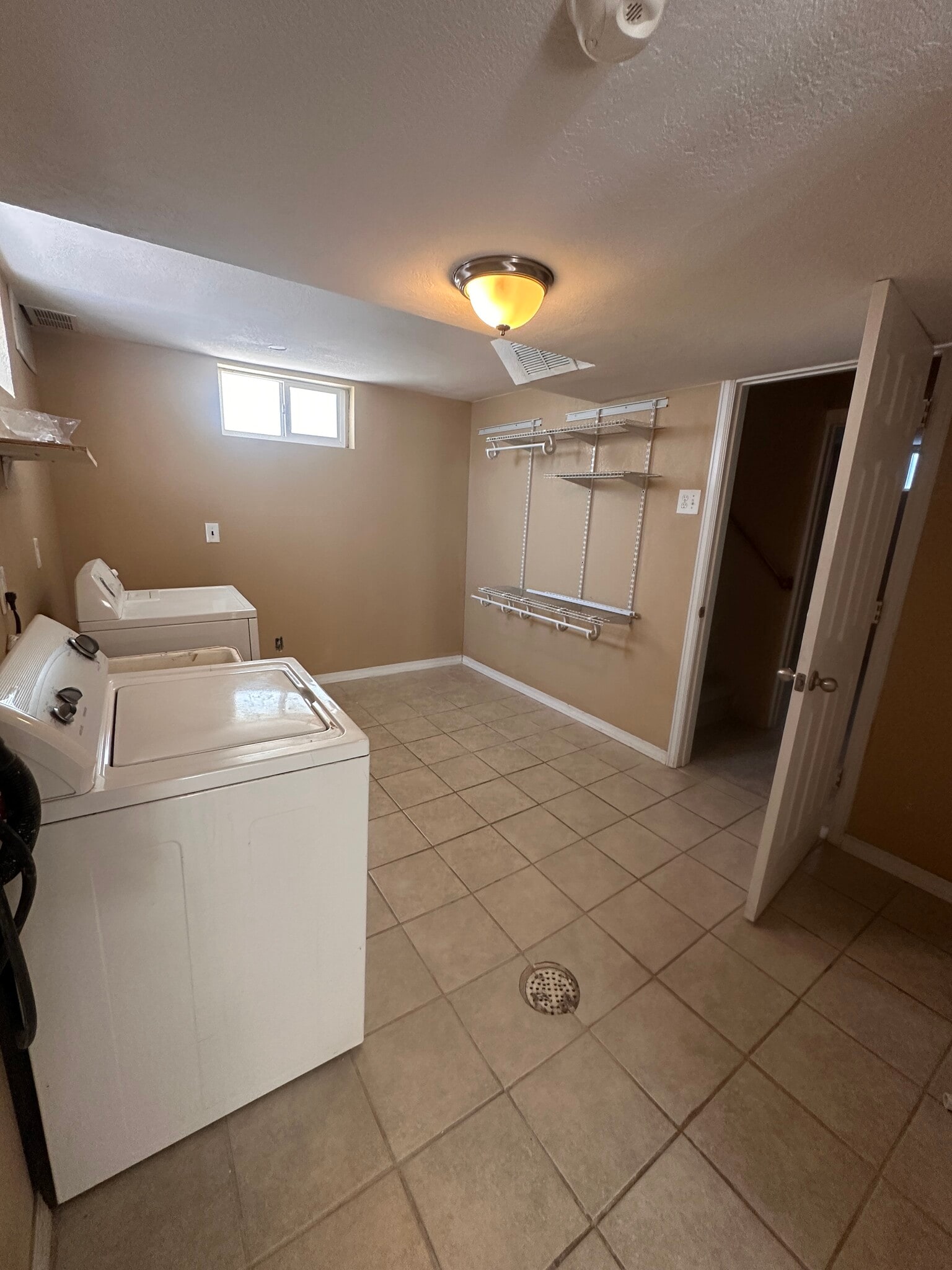 Laundry room - 814 Julian St