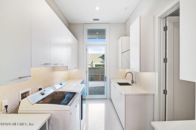 Building Photo - 1251 Selva Marina Cir