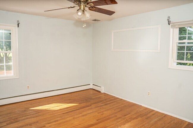 Building Photo - 1643 Colonial Manor Dr