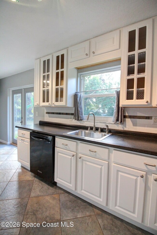 Building Photo - 3325 Elizabeth St