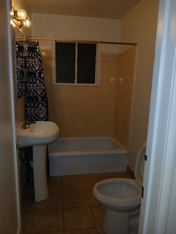 Building Photo - 827.5 El Terino Ave