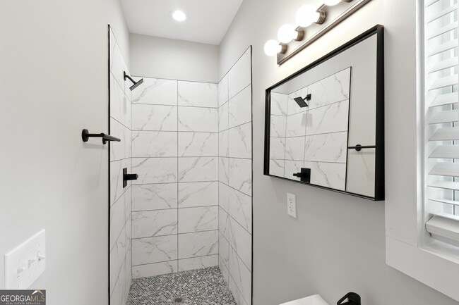 Building Photo - 163 Brad St