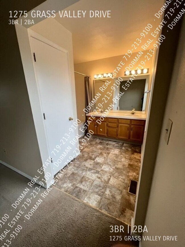 Building Photo - 1275 Grass Valley Dr