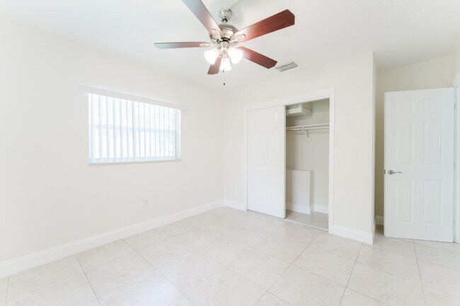 Building Photo - 201 SW 7th St