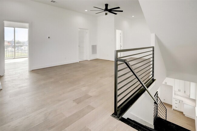 Building Photo - 6816 Hartland St