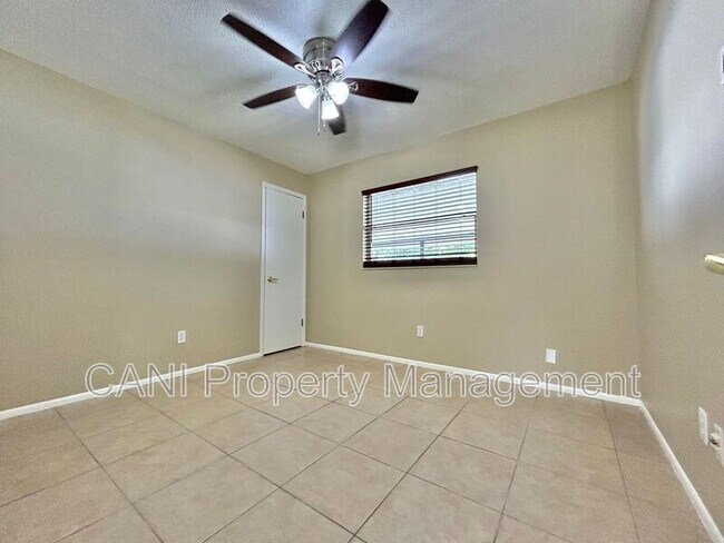 Building Photo - 300 N 3rd St