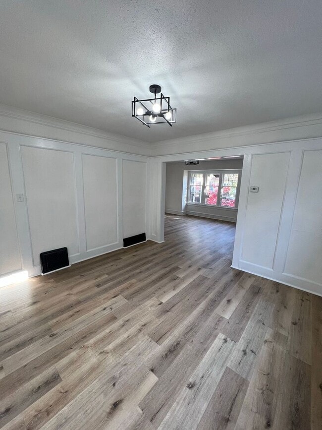Building Photo - Brand new fully renovated 5 Bedroom Single...
