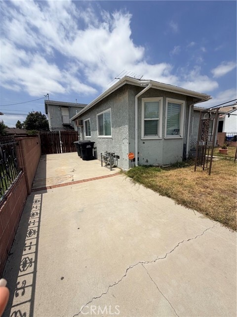 Building Photo - 2527 Senta Ave