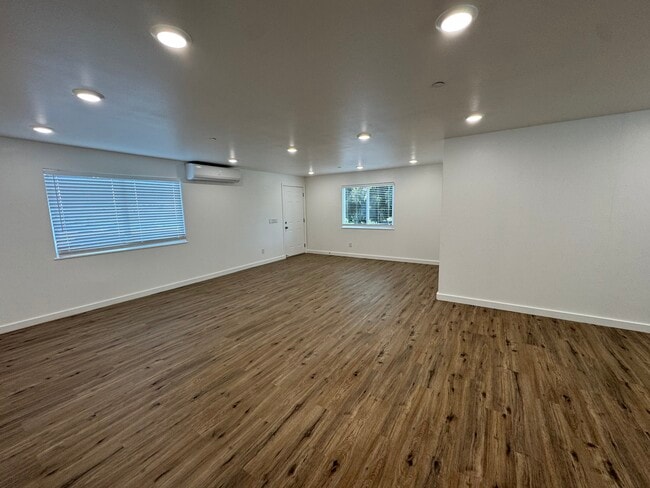 Building Photo - 41-675A Mokulama St