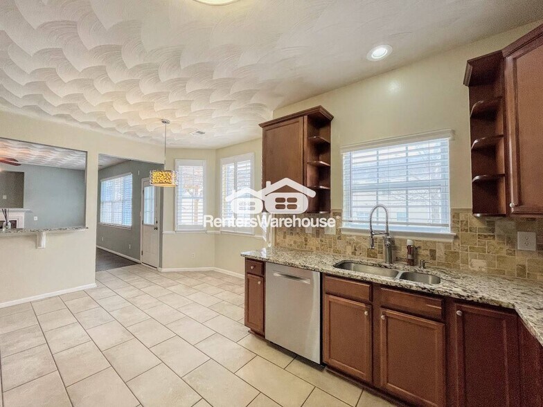 Building Photo - 1921 Spain Ln