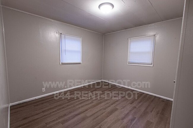 Building Photo - 2023 Ravenswood Dr