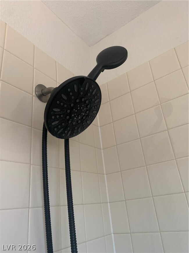 Building Photo - 548 Zuber Ave