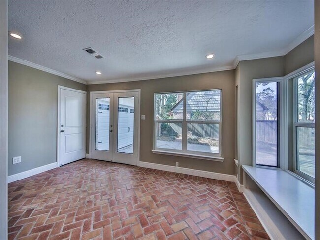 Building Photo - 10519 Laneview Dr