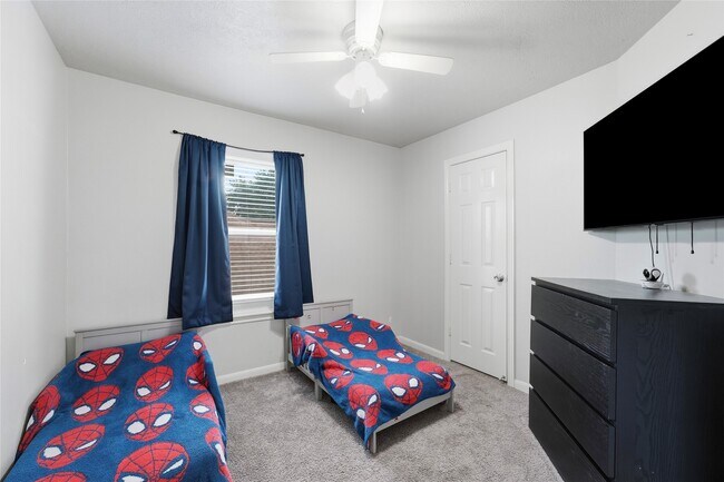 Building Photo - 5234 Findlay Dr