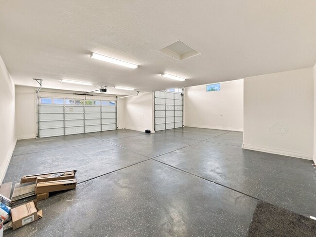 Building Photo - Luxury SMART HOME For Rent!