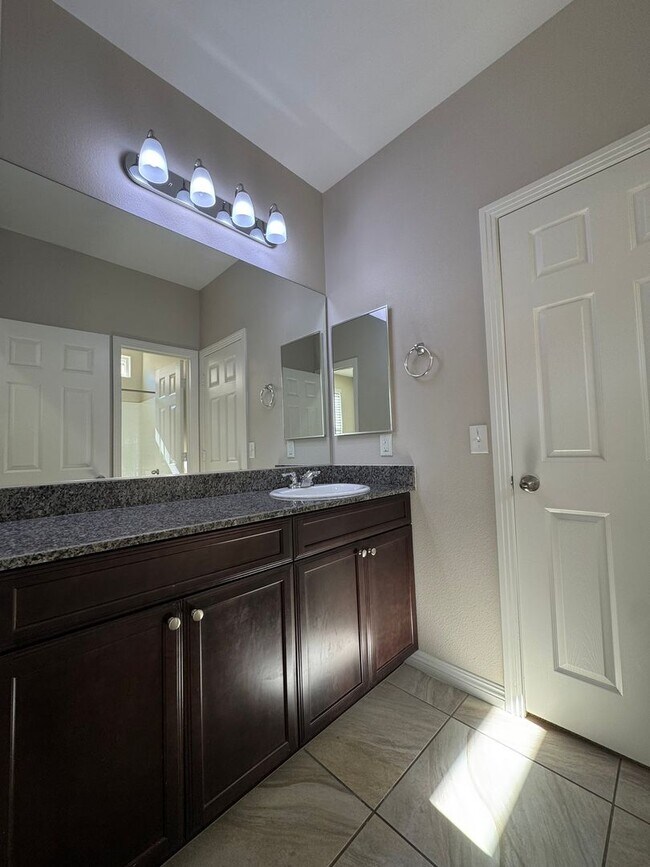 Building Photo - Gorgeous 3 Bed Single Story Home in Henderson