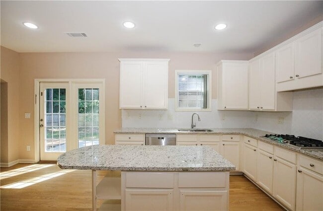 Building Photo - 6614 Mimosa Cir