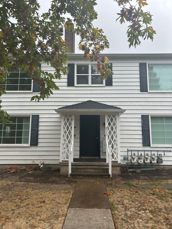 Building Photo - (837) 27th Street Apartments - 1 Bedroom /...