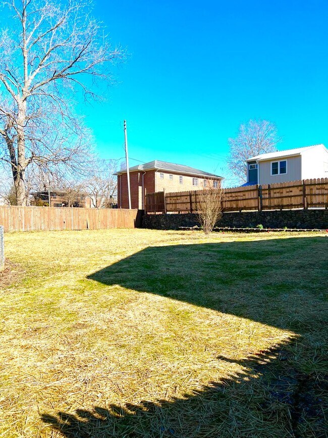 Building Photo - Historic Downtown Hendersonville! Beautifully restored 3 bedroom 2 bath home for rent
