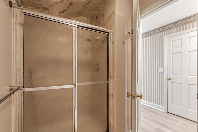 Building Photo - 8130 Park Villa Cir