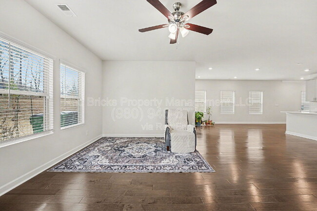 Building Photo - 11948 Red Leaf Dr