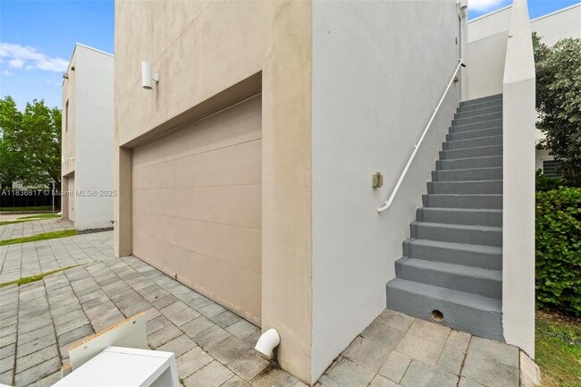 Building Photo - 6658 NW 102nd Path