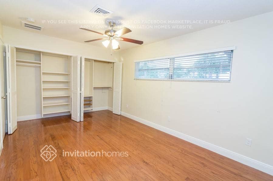 Building Photo - 1384 SW 14th Ave