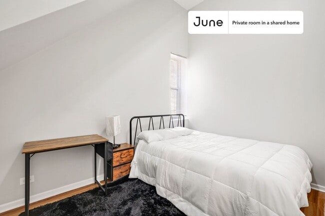 Building Photo - 1812 S Throop St