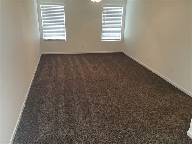 Building Photo - 2840 Meadow Gln