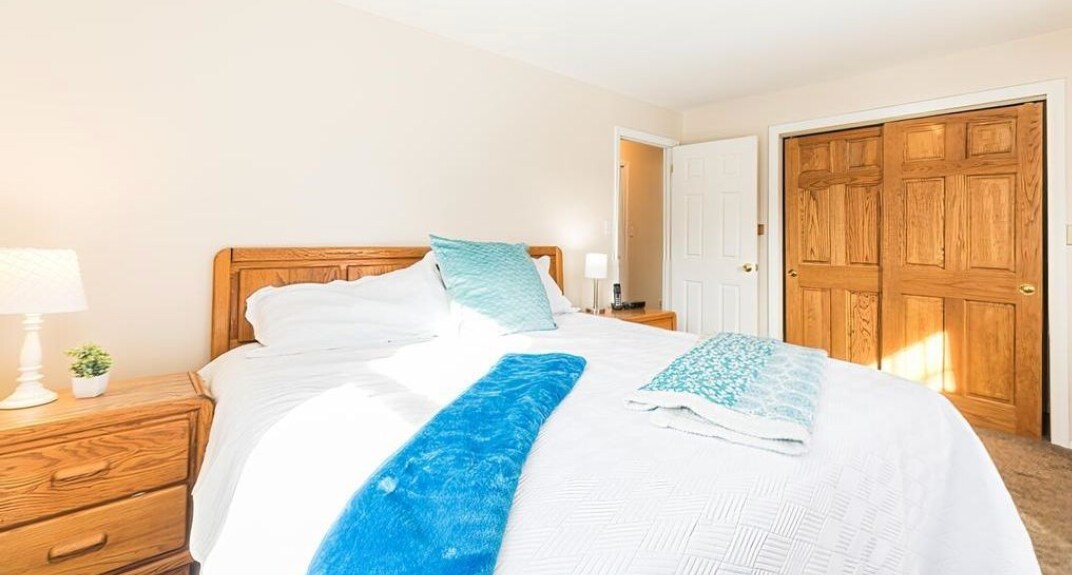 first floor bedroom - 40 Fields Rd