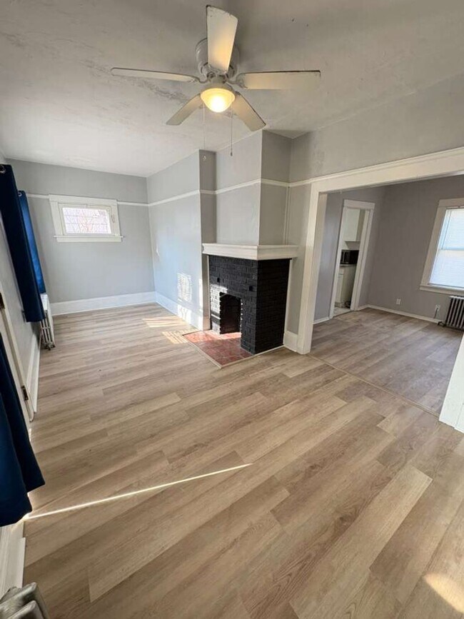 Building Photo - Cozy & Convenient Euclid Home Near Lake Erie