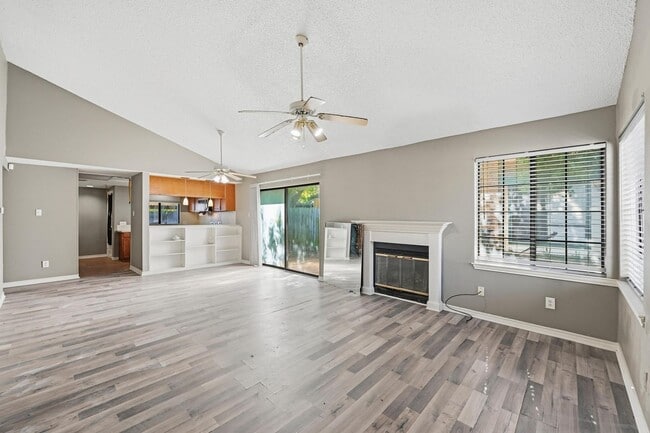 Building Photo - Upgraded Duplex in Arlington!