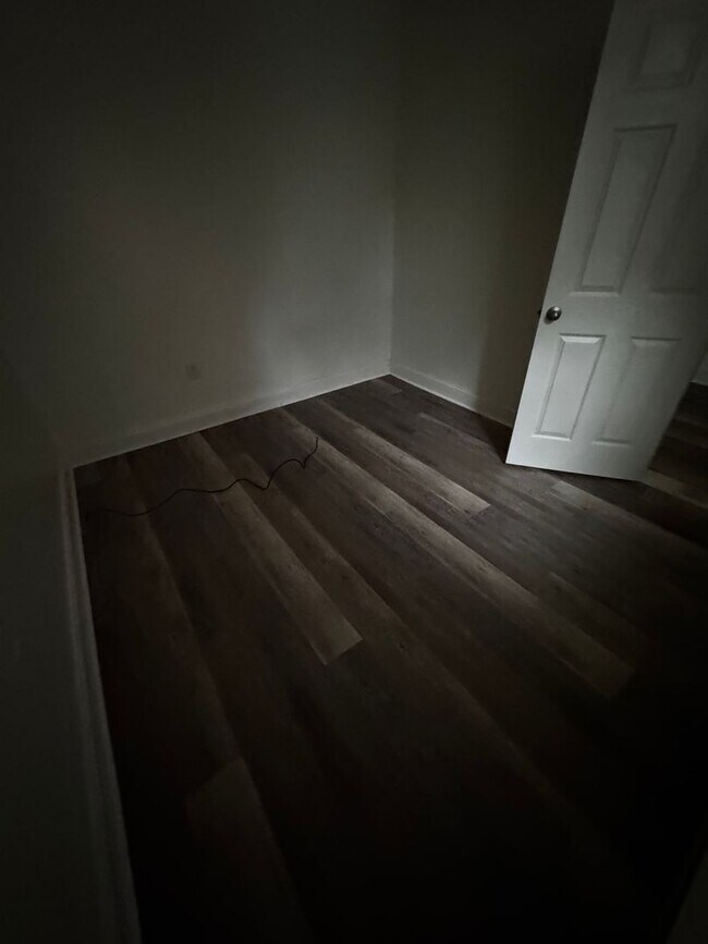 Building Photo - 370 N 10th St