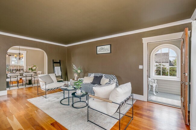 Building Photo - Beautiful Historic Multi Generational home in Heart of Snohomish