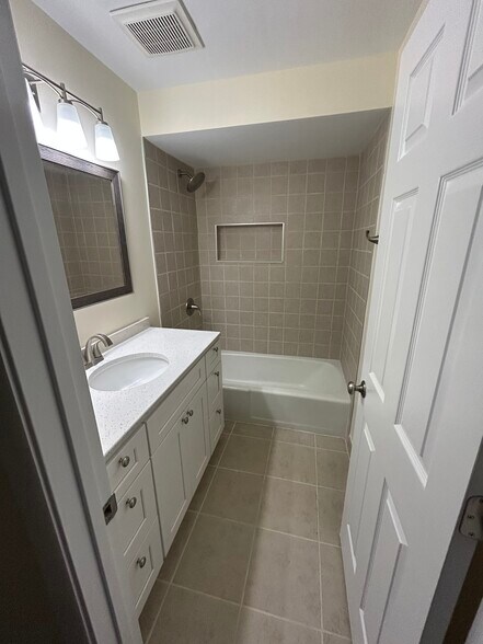 Building Photo - 7902 164th Pl