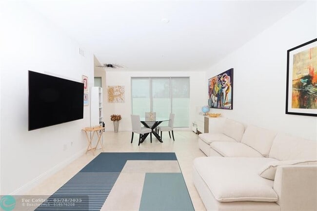 Building Photo - 411 N New River Dr E