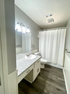 Building Photo - 4901 Lakemoor Dr