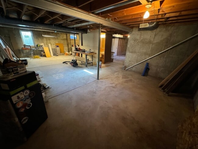 Building Photo - Private Lakewood Home