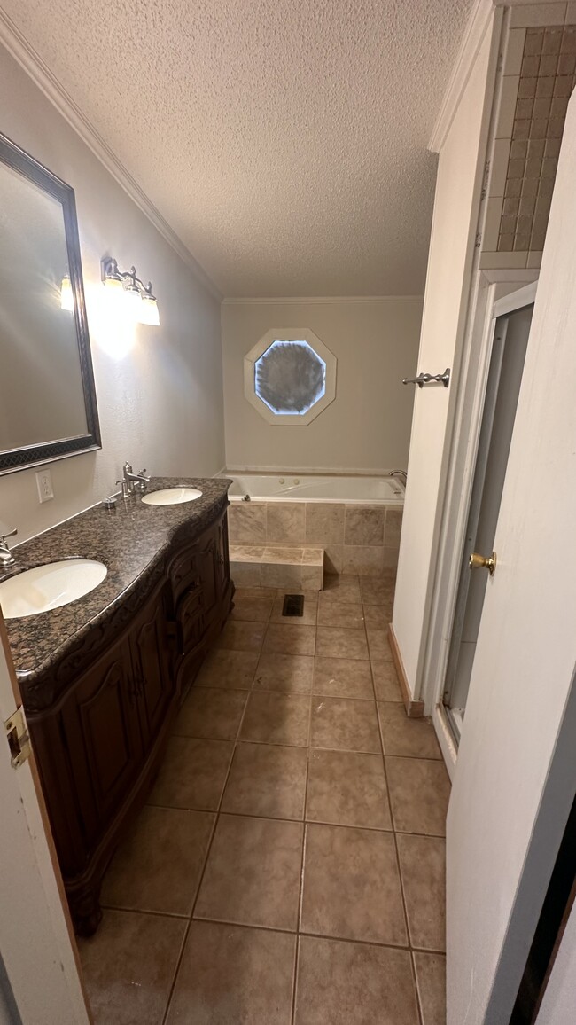 Master Bath/ Bathroom 1 - 110 Key Rd