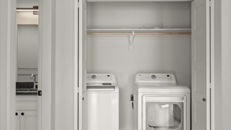 Building Photo - 1010 E 7th St