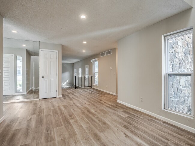 Building Photo - 6409 Miles Ln