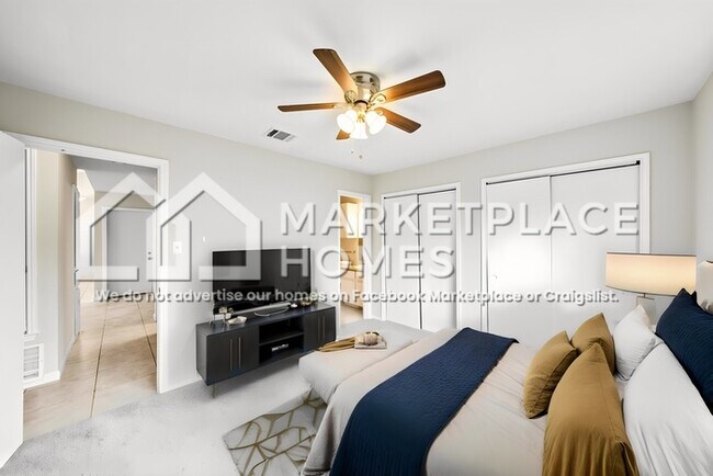 Building Photo - 1001 Greenbriar Loop