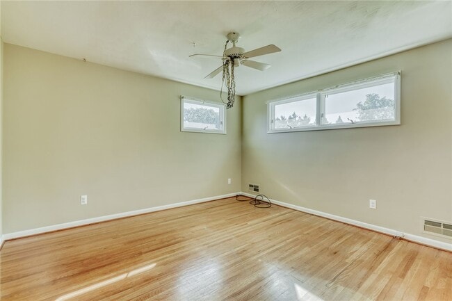 Building Photo - 241 Willowcrest Dr