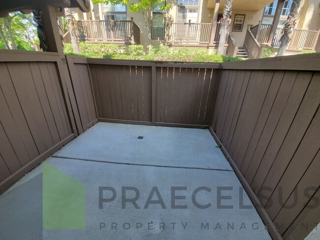 Building Photo - Gorgeous Townhome in Sorrento Valley