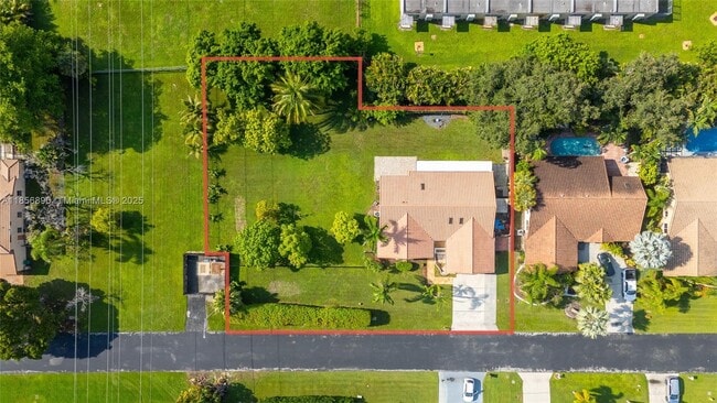 Building Photo - 15800 Surrey Cir