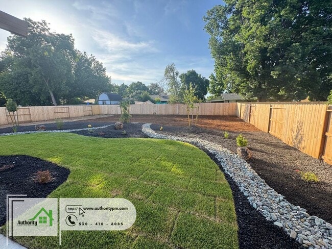 Building Photo - 2836 River Dr