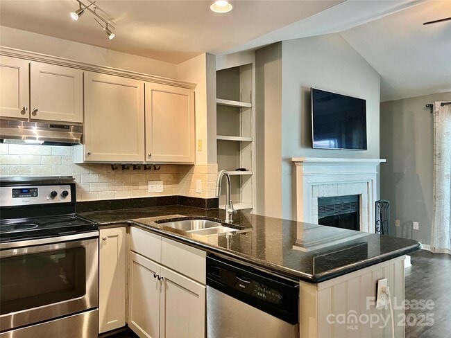 Building Photo - 3306 Selwyn Farms Ln